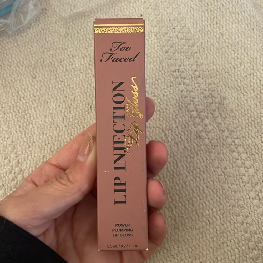 Too faced lip injection power pumping hydrating lip gloss Soulmate